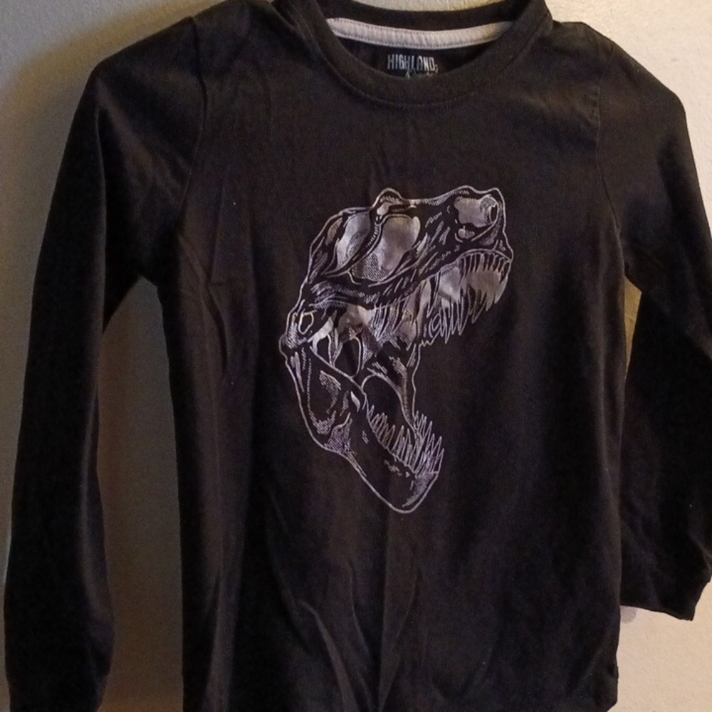 Boys size 7 long sleeve shirt